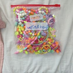 Toddler Jewelry Making 