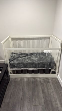 Sloan Acrylic Convertible Crib