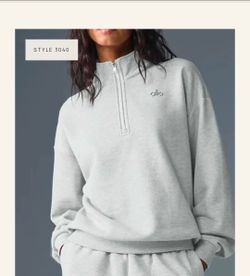 Alo Quarter-Zip Sweatshirt in Heather Grey