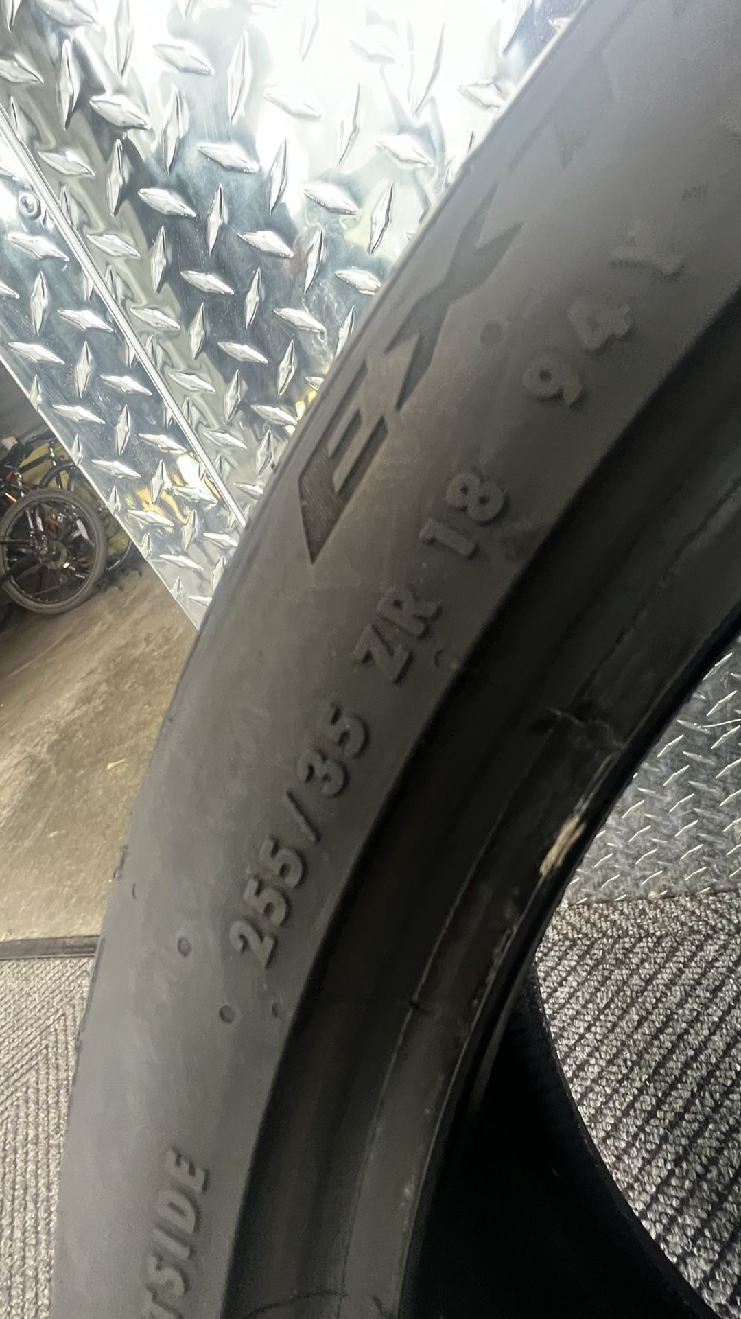 245/35/20 continental 2 Tires