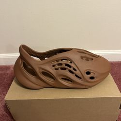 Yeezy Foam Runner ( Size 12) 