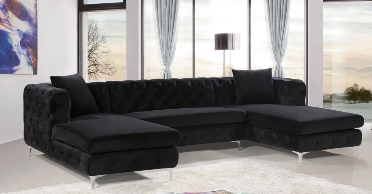 Black Velvet Tufted Sectional Sofa – Excellent Condition