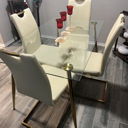 I sell a 5-piece dining set with tempered glass lid