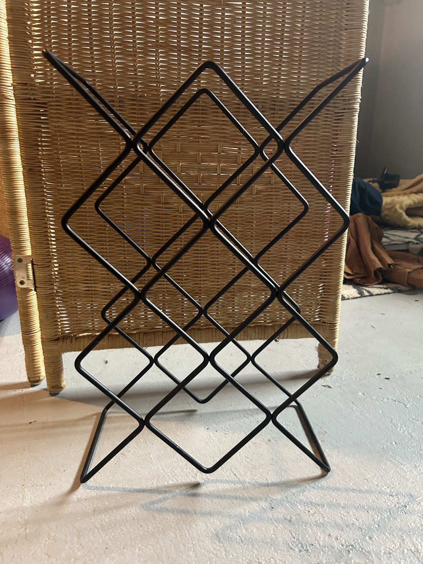 Black Metal Wine Rack – Holds 10 Bottles