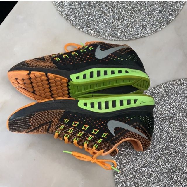 Nike Flyknit - Size 9 1/2!