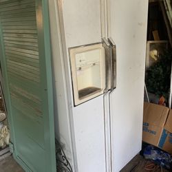 Refrigerator GE Profile  FREE! The Motor Works But Probably Only Good For Parts 