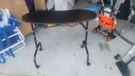 Nails table