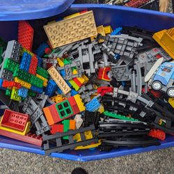 Lego Duplo Trains  30 Gallon Tote