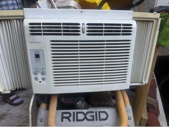 Frigidaire air conditioner 5000 Btu ice cold