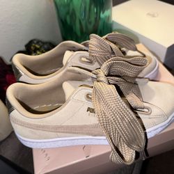 Women's Beige Puma Size 8.5