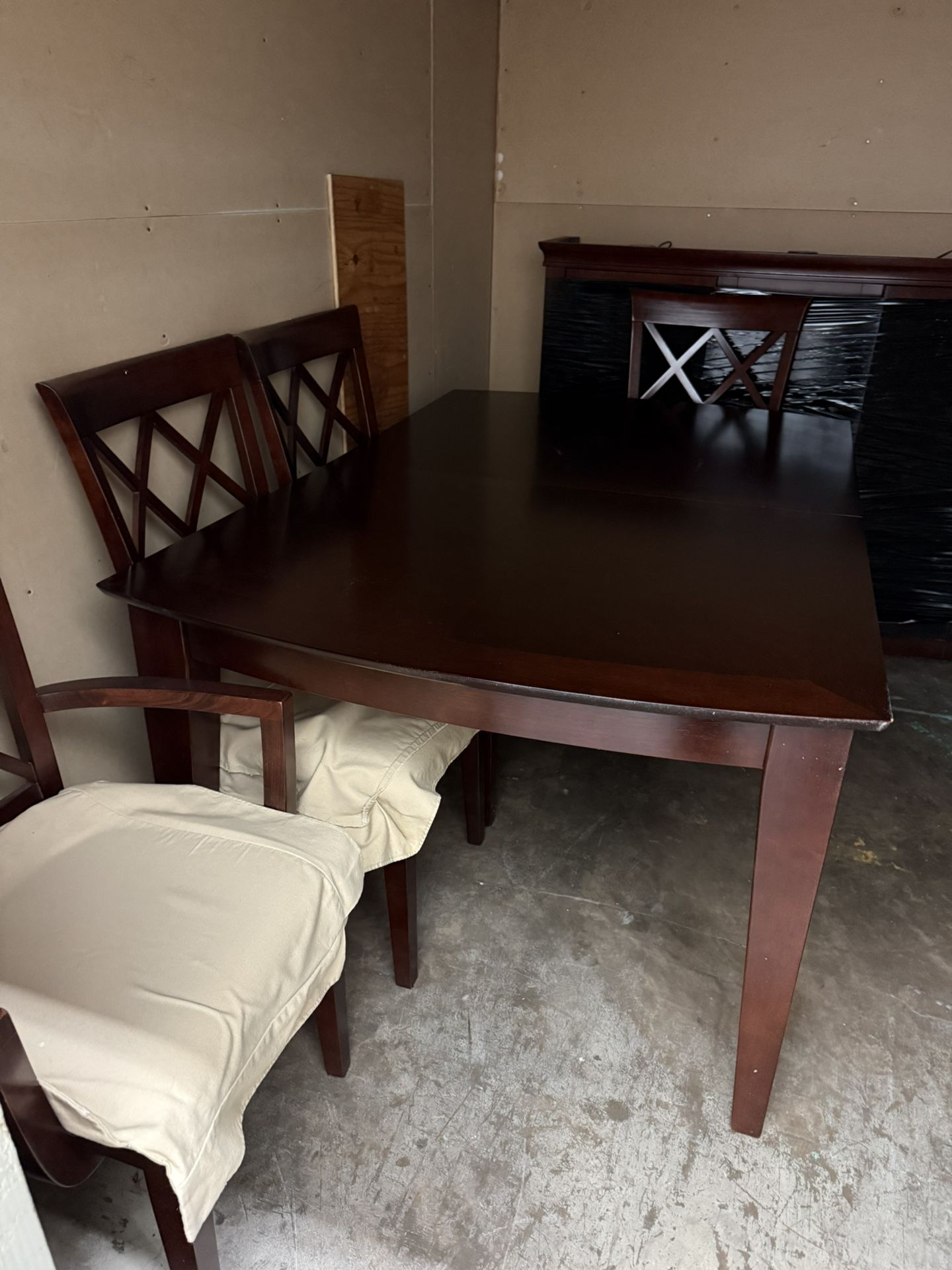 Solid Wood Dining Table Set w/ Hutch – Excellent Condition