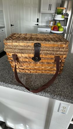 Wicker Picnic Basket with Insulated Cooler