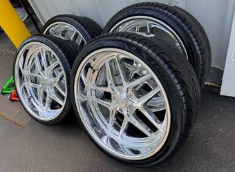 NEW staggered 22x9 and 22x10 rears also have them in 22x11 rears. Polished wheels with lexani tires