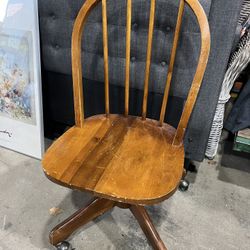 Rolling wooden office chair p/u Willow Grove PA