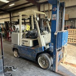 Forklift Nissan 7000 Lbs