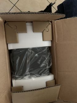 TURBRO Suburbs TS17Q - Estufa eléctrica infrarroja, estufa independiente de 19 pulgadas con vista de 3 lados, llama realista, protección contra sobrec