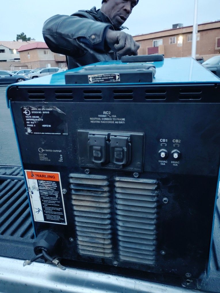 Miller XMT 456 CC/CV welding machine