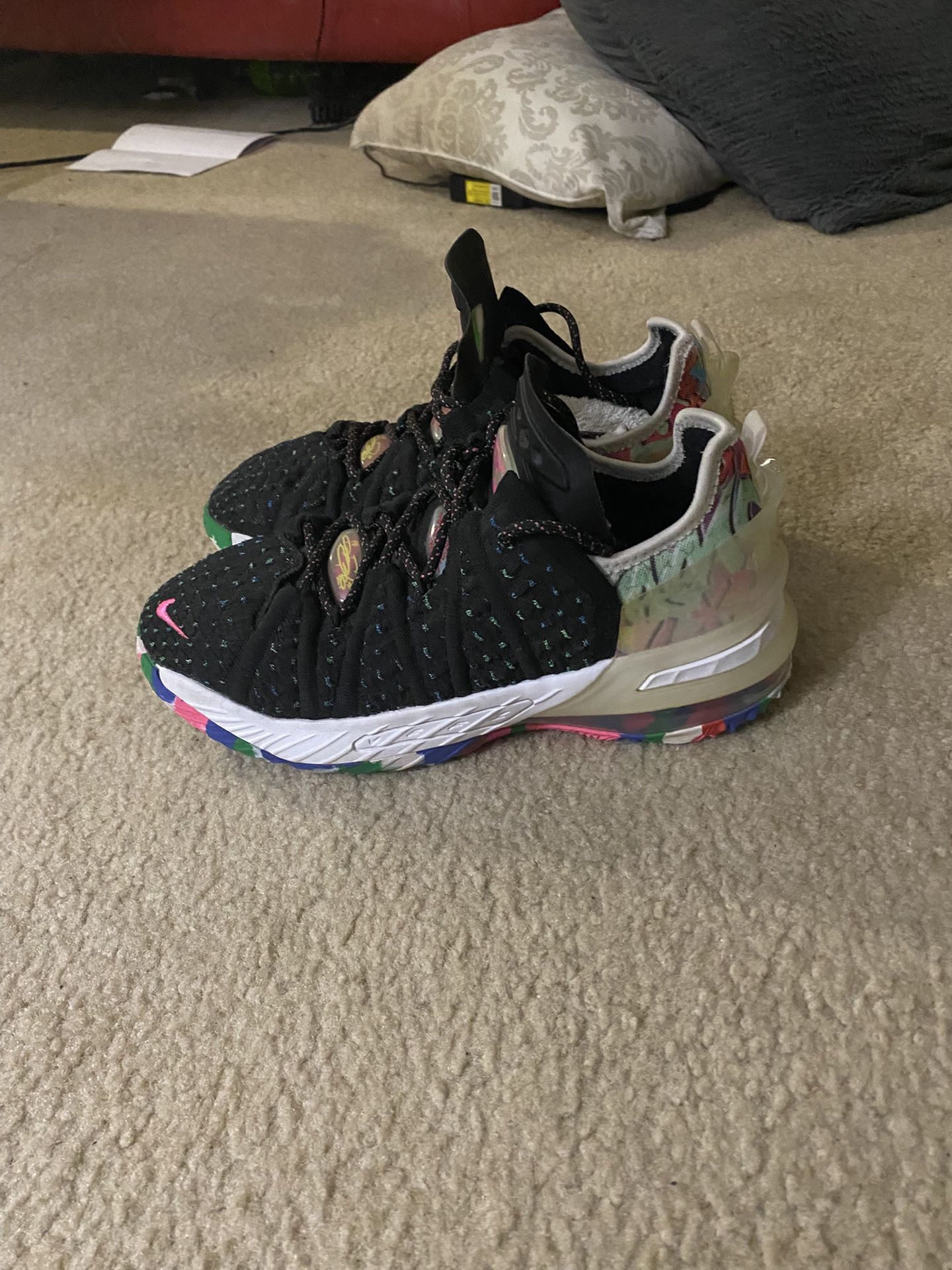 LeBron 18 Multicolor Sz 5y