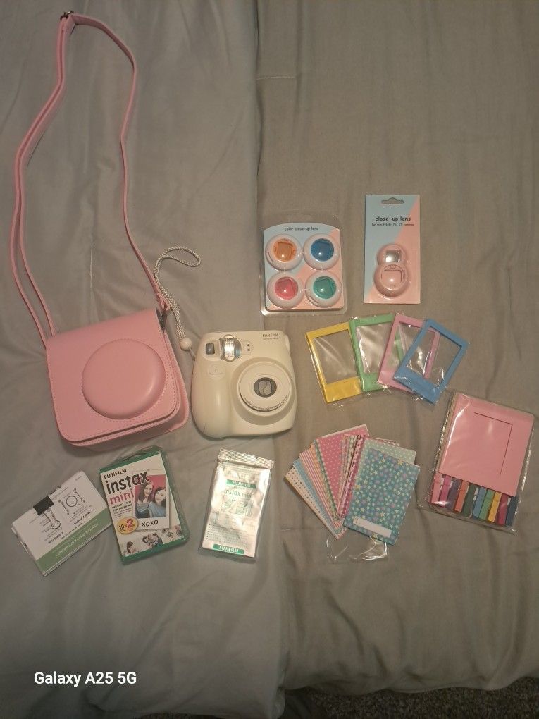 Fujifilm Instax Mini 11 Instant Camera - Blush Pink