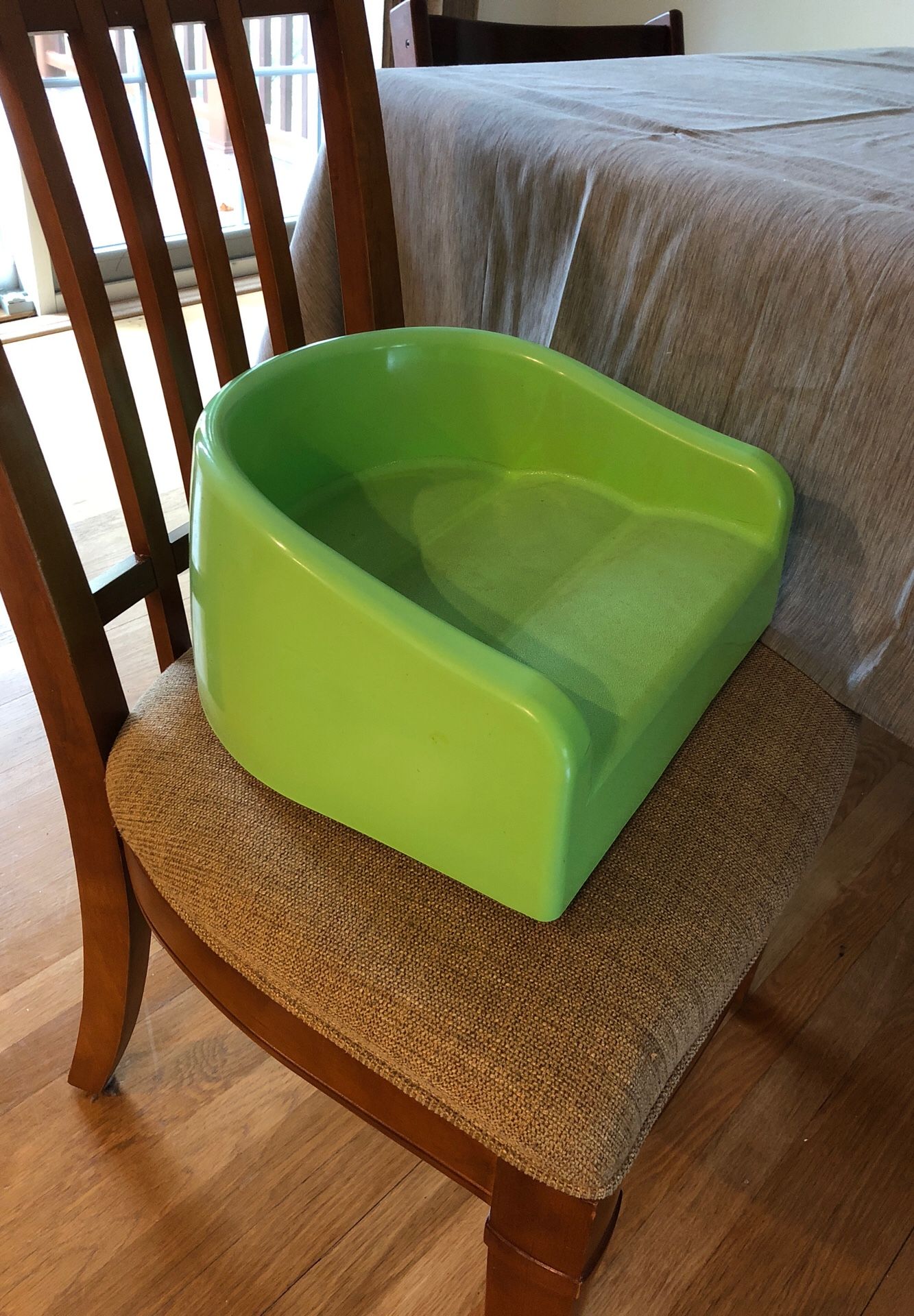 Kids booster seat for dining table