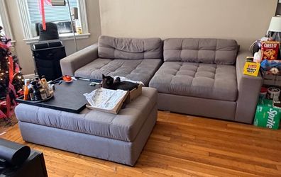 Jordan’s Furniture Noah Sectional Sofa – Gray