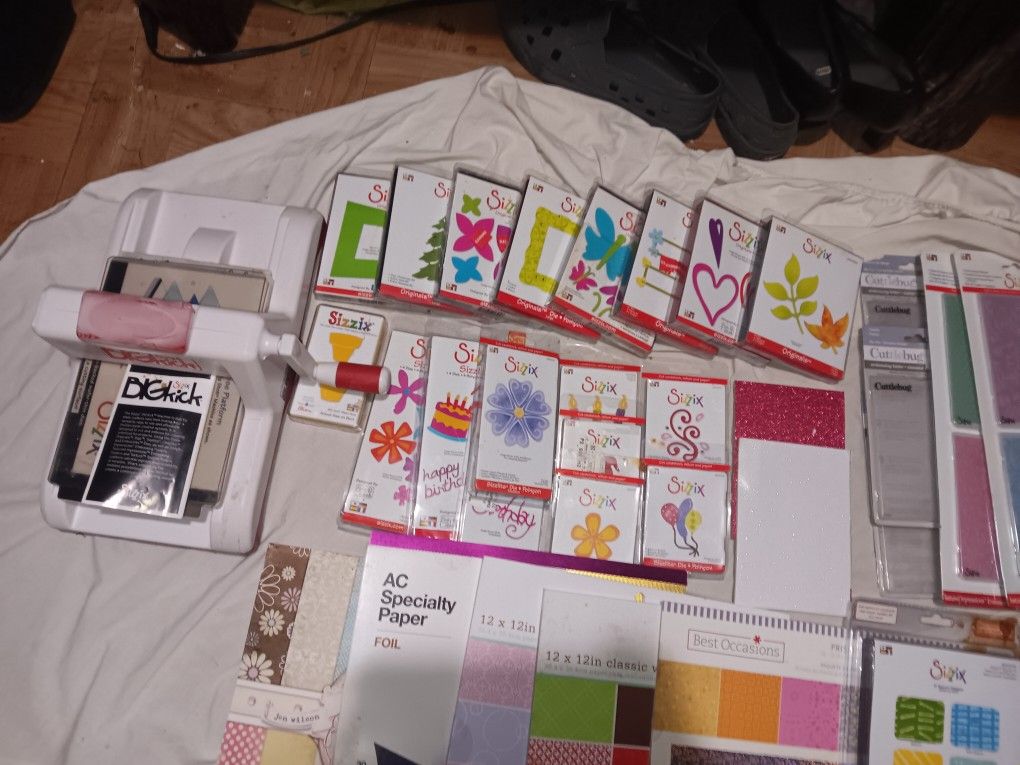 Assorted SIZZIX craft And Embossing Materials WITH Embossing Machine