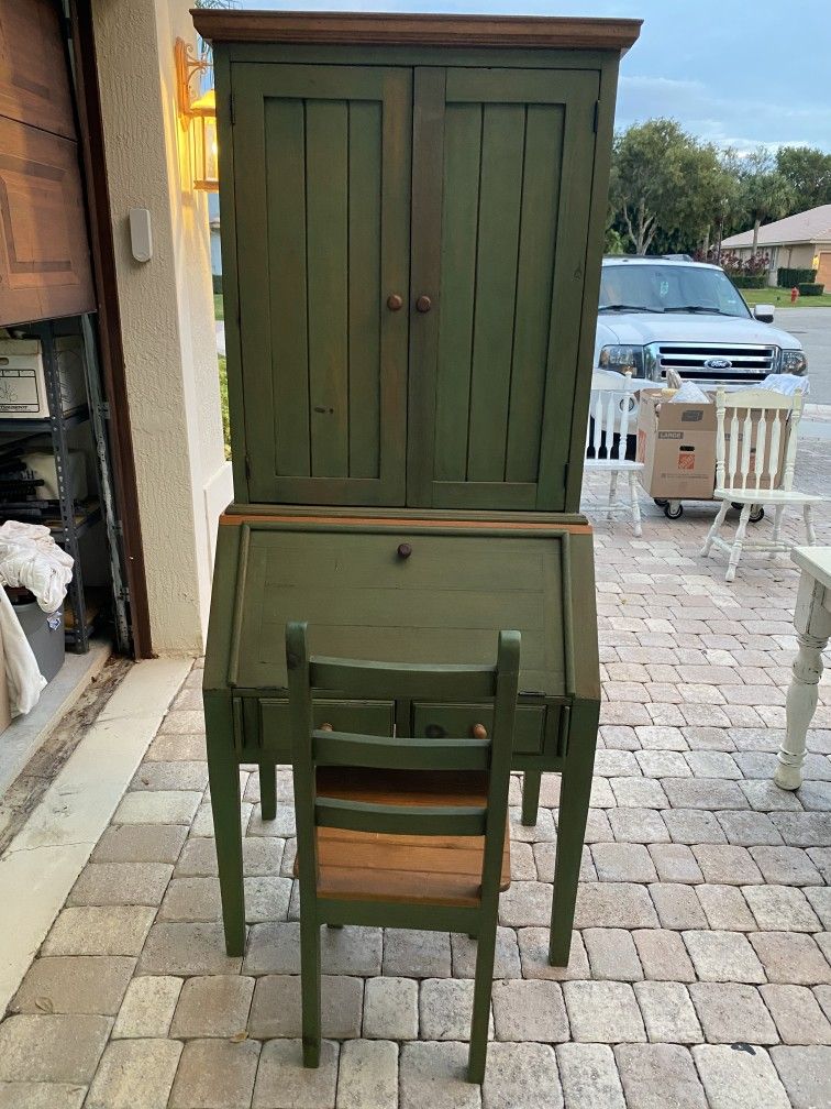 Nice Wood Mini Desk With Hutch