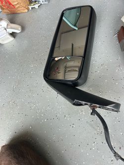 2018 + Freightliner Cascadia Mirror