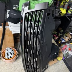 2023 Land Rover Front Grill New