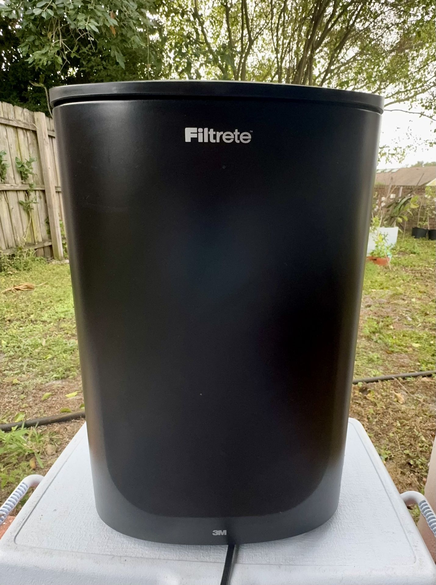 Filtrete Air Purifier by 3M Large Room Model with Almost New Filter