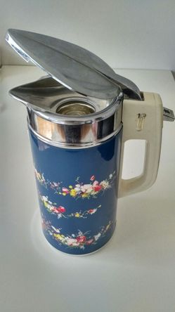 Antique Designer Japanese Flask Rotating Bottom

Never used excellent condition

Antique flask from Japan

Bottom rotation allows flask to circle 360 