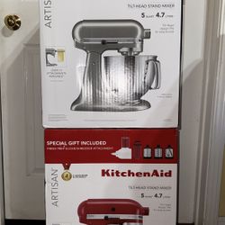 KitchenAid Tilt-head 5 Quarts Mixer with Prep Dicer and Shredder attachment
