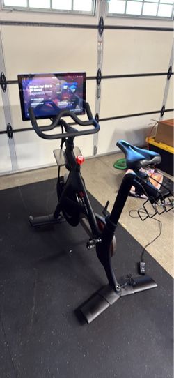 Peloton Indoor Exercise Bike with Screen