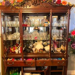 Vintage China Cabinet – Lighted, Glass Shelves, Beautiful Condition!