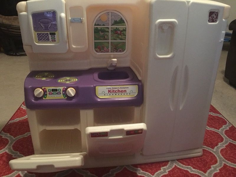 Step2 Little Helper's Complete Kitchen from smoke free pet free home