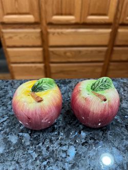 Vintage Apple Ceramic Pair of Salt And Pepper Shakers.  Size approximately 2 1/4 inches tall.  Preowned.