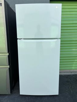 LG Top-Freezer Refrigerator White, Like New