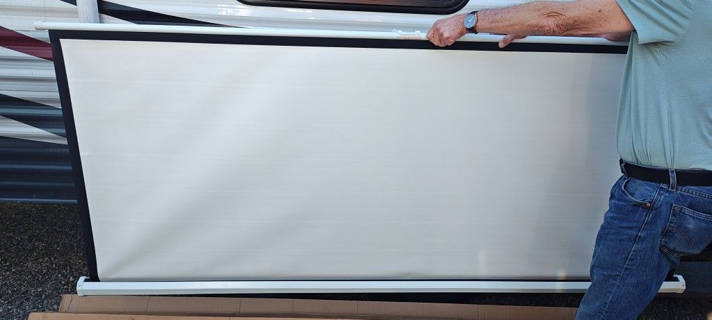 Projection Screen 