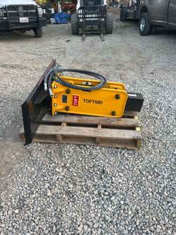 Bobcat Hydraulic skid steer breaker