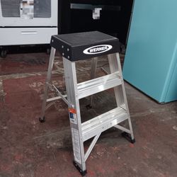 Werner Aluminum 2-tep 300lb Type IA Ladder 26"