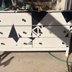 Dresser 