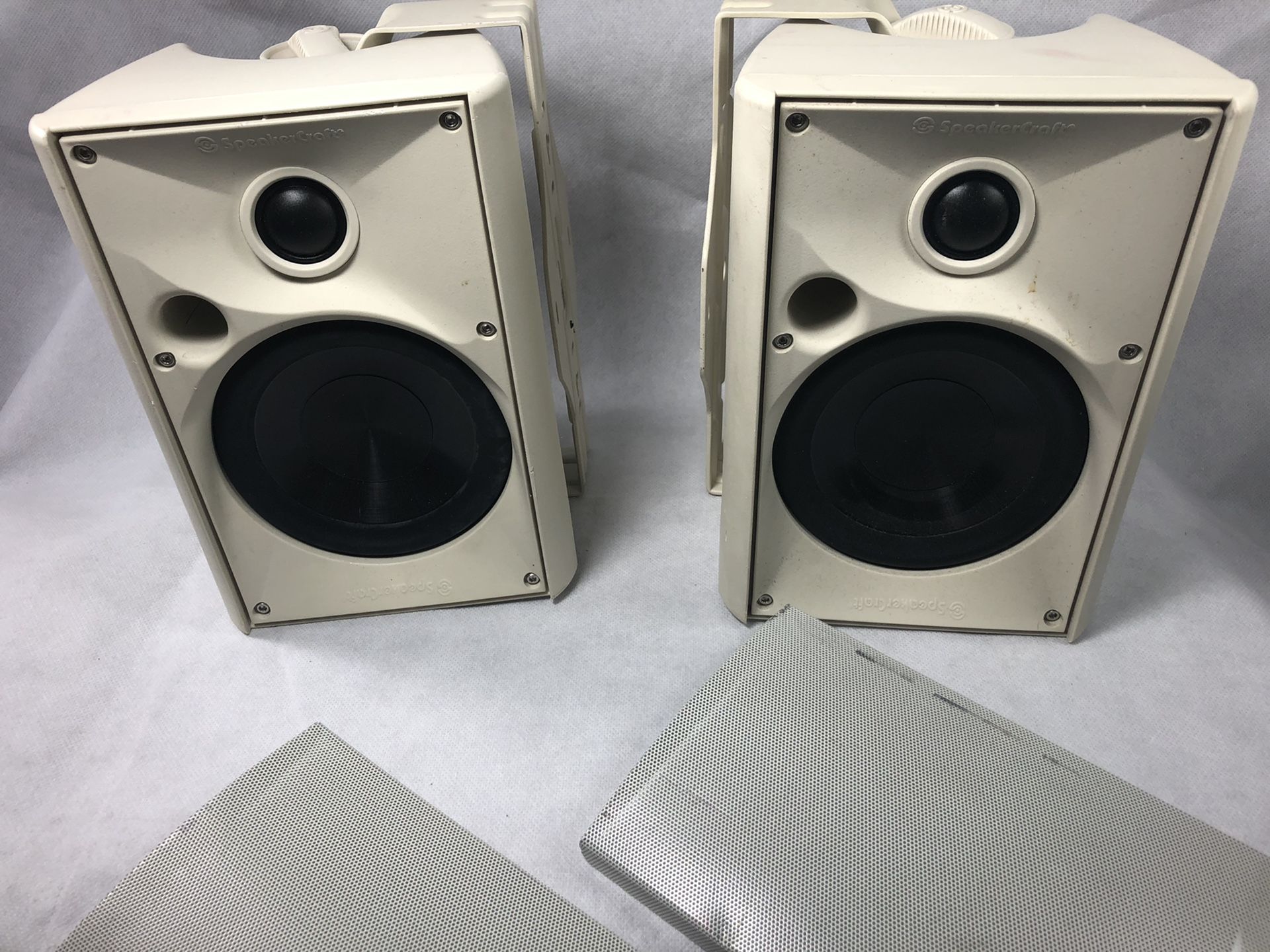 Speakercraft OE5-one outdoor speakers (Pair)