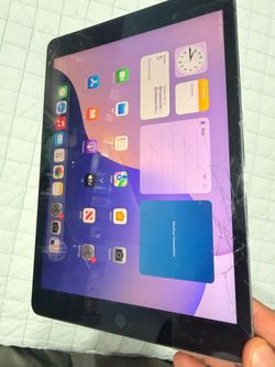 iPad 9th gen 64gb cracked screen. Working perfectly fine