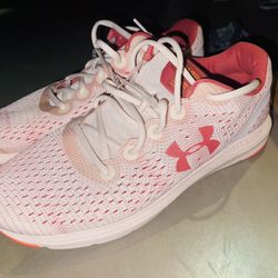Women’s Under Armor Shoes Size:11