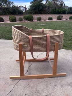 Moses basket and stand