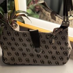Dooney & Bourke Purse 