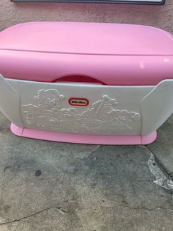 Vintage little tikes toy box like new condition
