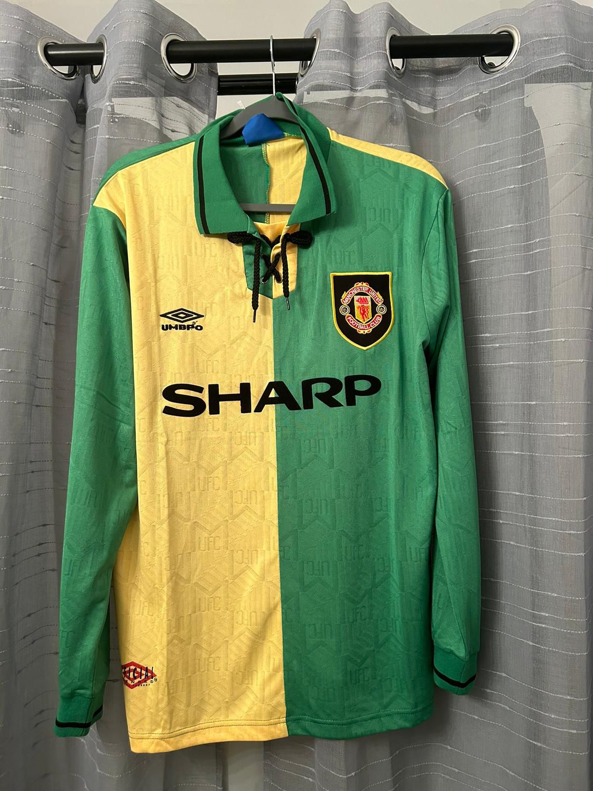 manchester united green and yellow kit