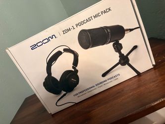 Excellent condition RECORDING PACK (Microphone, headphone s, tripod)