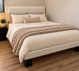 FULL SIZE BED
